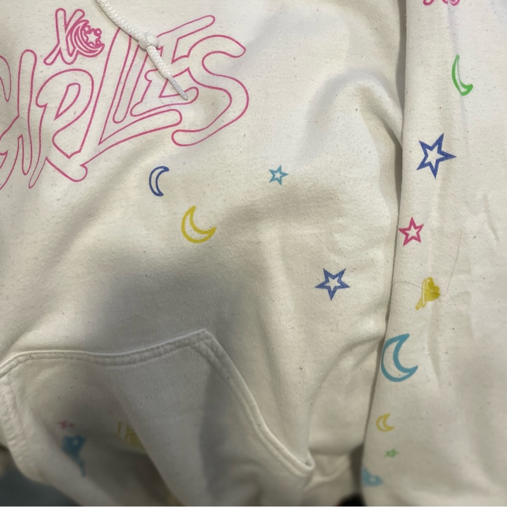 LARRAY girlies merch. - Picture 2 of 3